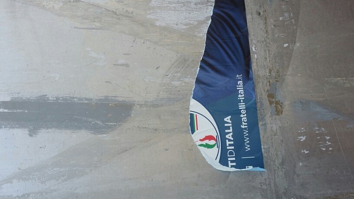 Savona, la consigliera Saccone condanna il danneggiamento dei manifesti elettorali di Fratelli d'Italia Savona, la consigliera Saccone condanna il danneggiamento dei manifesti elettorali di Fratelli d'Italia