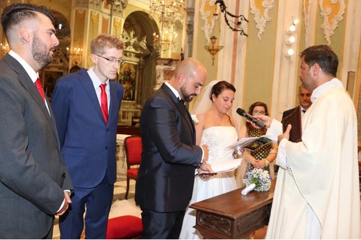 Matteo e Melania sposi a Laigueglia: il "si" nella bellissima chiesa di San Matteo (FOTO)