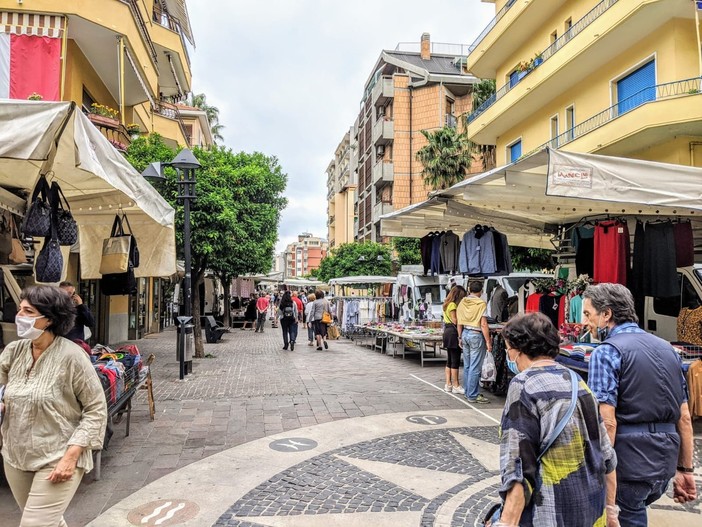 Pietra, in Consiglio approvato all'unanimità il nuovo regolamento del commercio su aree pubbliche e il conseguente piano delle zone