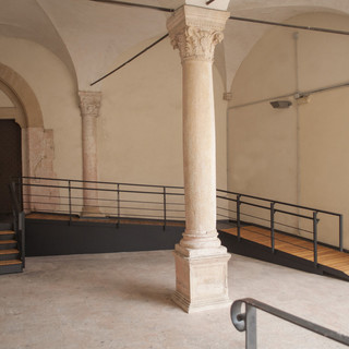 Finalborgo, restyling complesso Santa Caterina: installata nuova rampa di accesso auditorium primo chiostro
