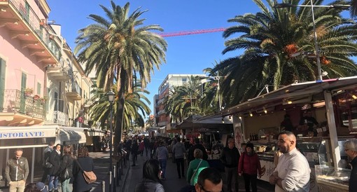 Loano, domenica mercato dell'antiquariato