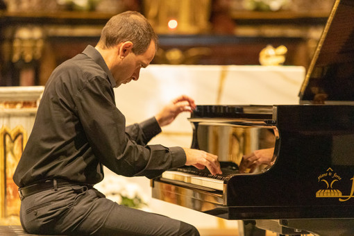 Storie e musiche dello strumento musicale perfetto: il pianoforte. Alla “Mozart” di Savona Storie e musiche dello strumento musicale perfetto: il pianoforte. Alla “Mozart” di Savona