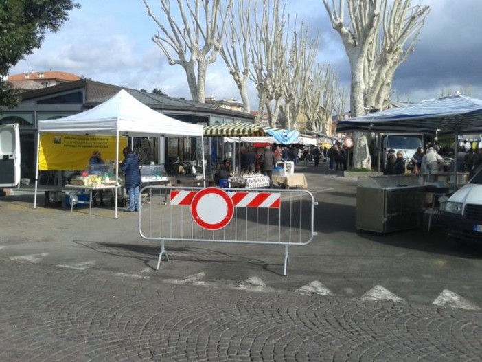 Debutta il "restyling" del mercato di Carcare Debutta il "restyling" del mercato di Carcare