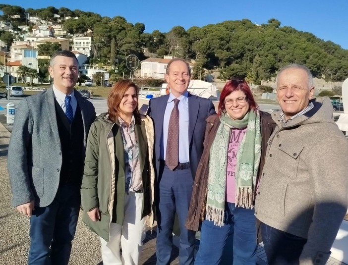 Da sinistra il presidente A.M.A. Fabrizio De Nicola, la consigliera Manuela Marchiano, il sindaco Mauro Demichelis, la consigliera uscente Simona Aicardi e il consigliere in carica Gerry Gerundo.
