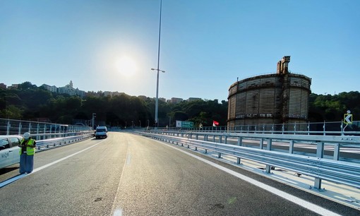 &quot;Ritornare sul Ponte&quot;: ogni pezzetto di asfalto, acciaio e cemento appartiene a tutto il Paese (FOTO e VIDEO)