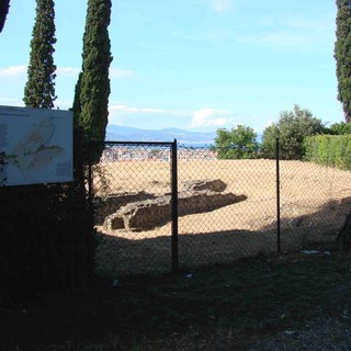 Albenga: Rovine romane? Citofonare prego. La via di accesso è privata (foto)