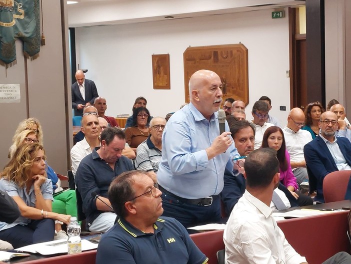 Rigassificatore, Isetta sferza Toti: "Ricevuto da lui una comunicazione irrituale, modalità continuano ad essere improprie"