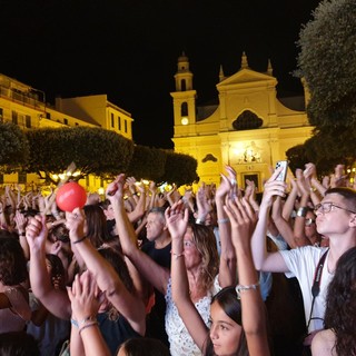 Uno spettacolo di luci e colori a cielo aperto. Pietra Ligure si prepara alla Notte Bianca Summer Colors 2026