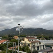 Un nuovo occhio puntato sul cielo: installata la stazione meteo a Campochiesa d’Albenga
