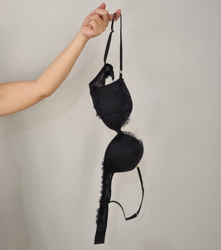 No Bra Day: il 13 ottobre è la Giornata Mondiale senza reggiseno No Bra Day: il 13 ottobre è la Giornata Mondiale senza reggiseno