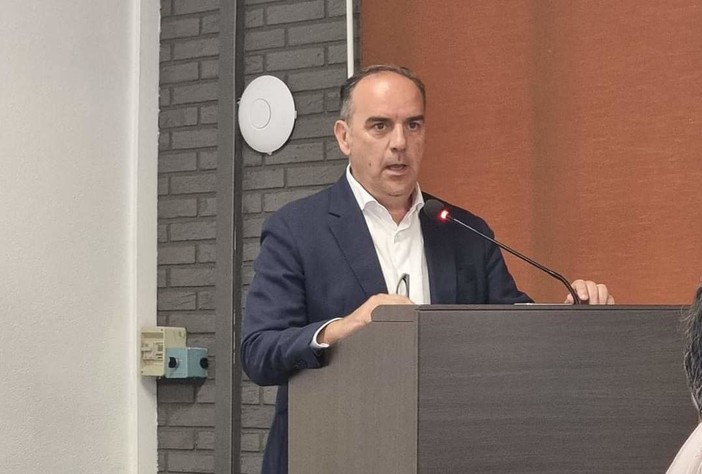 Rigassificatore, Natale (Pd) attacca Azione: “Portavoce di Toti per sostenere il suo progetto" Rigassificatore, Natale (Pd) attacca Azione: “Portavoce di Toti per sostenere il suo progetto"