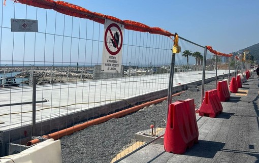 Passeggiata di ponente a Loano, affondo della minoranza: "Ci vorrà ancora molto tempo prima di vederla finita"