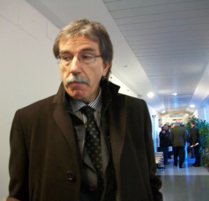 Il collegio dei Primari del San Paolo sostiene il collega Giberti e punta il dito su ASL2 e Comune. Neirotti non risponde. Il collegio dei Primari del San Paolo sostiene il collega Giberti e punta il dito su ASL2 e Comune. Neirotti non risponde.