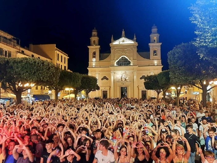 Pietra Ligure, grande successo per la "Notte Bianca Summer Emotion": "Una notte speciale" (FOTO)