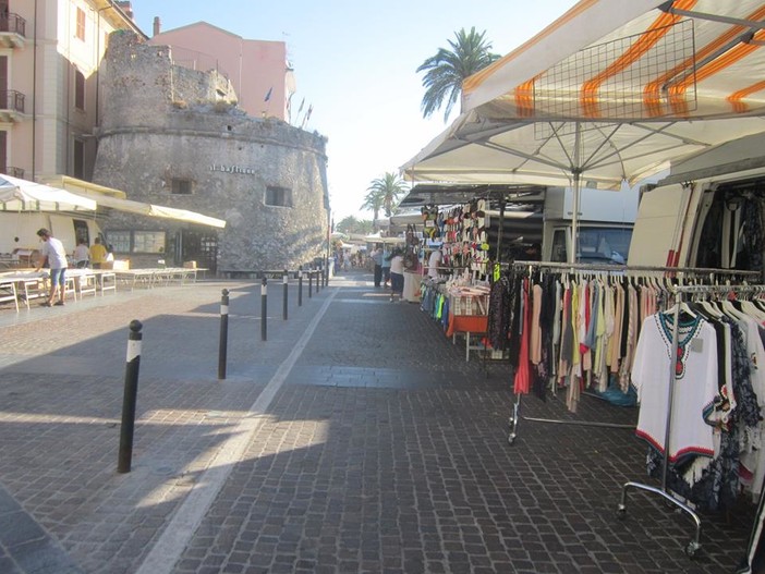 Spostamento del mercato a Ceriale, Vico: "Più centrale e comodo. Si è capito che il mercato è una risorsa, non come in altri comuni"