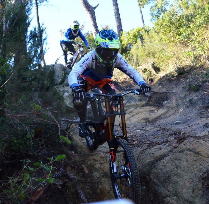La nazionale di Downhill in allenamento sui sentieri di Sanremo: in pista anche il varazzino Francesco Colombo