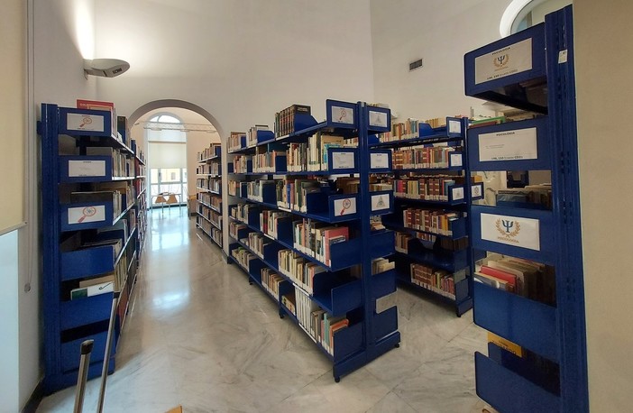 Alassio, la biblioteca riapre al pubblico dopo il restyling interno Alassio, la biblioteca riapre al pubblico dopo il restyling interno