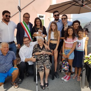 Albenga, grande festa a Lusignano: &quot;Nonna Rina&quot; compie 101 anni