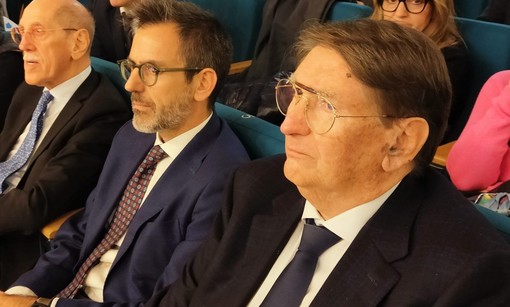 Il patto tra Università e Camera di Commercio suggella il corso di laurea "Scienze e culture agroalimentari del Mediterraneo" (video) Il patto tra Università e Camera di Commercio suggella il corso di laurea "Scienze e culture agroalimentari del Mediterraneo" (video)