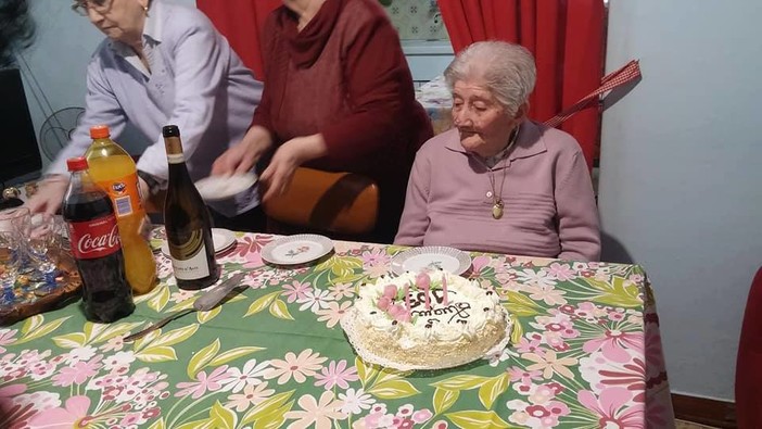 Grande festa a Carcare per i 103 anni di 'nonna' Natalina Buscaglia