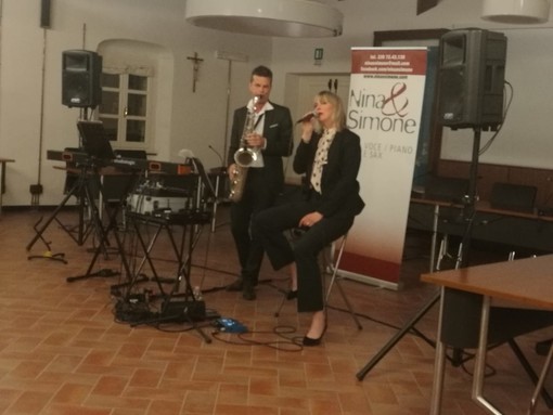 Grande successo di pubblico per il duo Nina &amp; Simone al Palazzo Tagliaferro di Andora