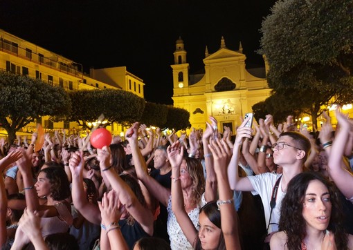 Uno spettacolo di luci e colori a cielo aperto. Pietra Ligure si prepara alla Notte Bianca Summer Colors 2026 Uno spettacolo di luci e colori a cielo aperto. Pietra Ligure si prepara alla Notte Bianca Summer Colors 2026
