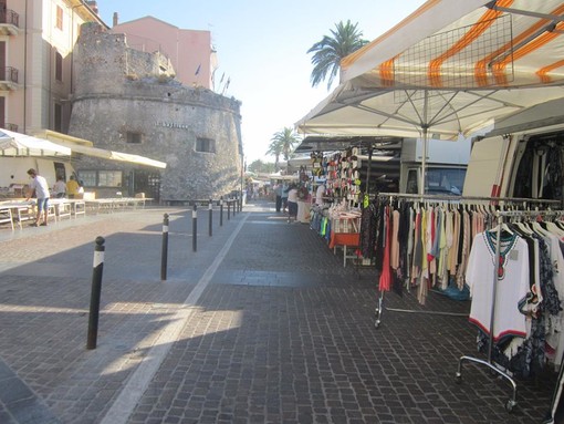 Spostamento del mercato a Ceriale, Vico: "Più centrale e comodo. Si è capito che il mercato è una risorsa, non come in altri comuni"