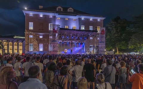 Loano, la Notte Bianca celebra gli anni ’80: l’edizione 2026 è un viaggio nel tempo