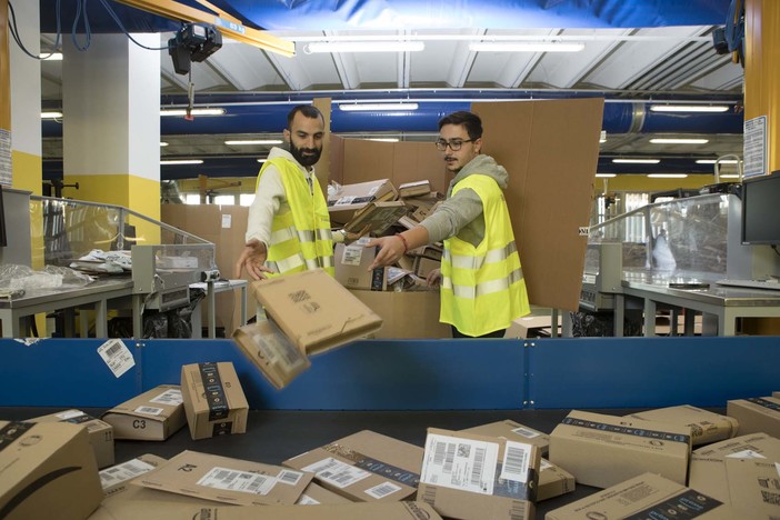 Poste Italiane, nel 2018 in Liguria consegnati 5 milioni di pacchi