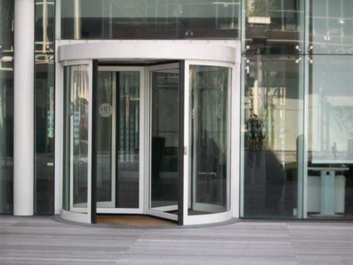 Ex consulente finanziaria in manette: incontro con Codacons a Savona per aiutare i risparmiatori truffati