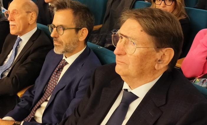Il patto tra Università e Camera di Commercio suggella il corso di laurea "Scienze e culture agroalimentari del Mediterraneo" (video) Il patto tra Università e Camera di Commercio suggella il corso di laurea "Scienze e culture agroalimentari del Mediterraneo" (video)