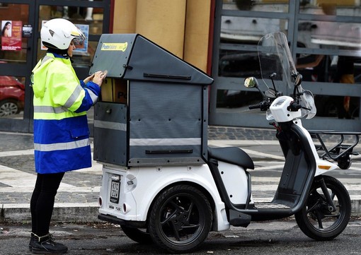 Poste Italiane, sono entranti in funzione i nuovi motocicli elettrici a tre ruote