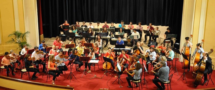 Sabato a Borgio concerto della Giovane Orchestra della Riviera dei Fiori Sabato a Borgio concerto della Giovane Orchestra della Riviera dei Fiori