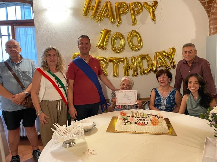 Festeggiati in Piemonte i 100 anni della signora Onorina Castino: per anni ha gestito una rivendita di vini e liquori a Finale Ligure Festeggiati in Piemonte i 100 anni della signora Onorina Castino: per anni ha gestito una rivendita di vini e liquori a Finale Ligure