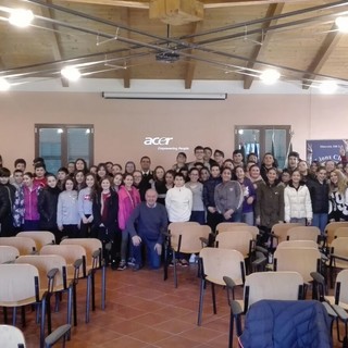 Ortovero, il maggiore dei carabinieri Massimo Ferrari incontra gli alunni delle scuole medie (FOTO) Ortovero, il maggiore dei carabinieri Massimo Ferrari incontra gli alunni delle scuole medie (FOTO)