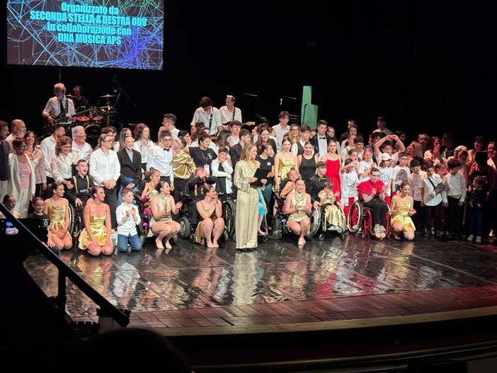 Savona, il successo di "Oltre il sipario il cuore", e arrivano i complimenti di Francesco Gabbani (VIDEO)