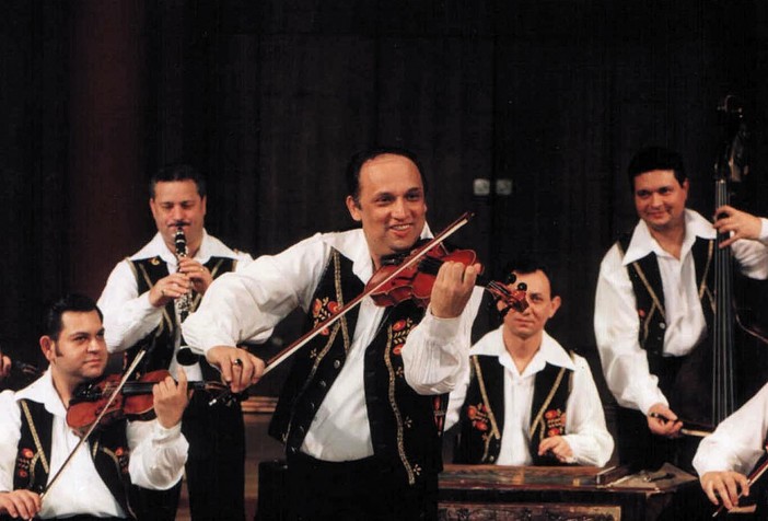 Loano domenica Antal Szalai e l'orchestra Tzigana di Budapest Loano domenica Antal Szalai e l'orchestra Tzigana di Budapest