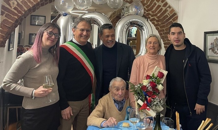 Nella foto la festa per i 100 anni di Oreste Arnello