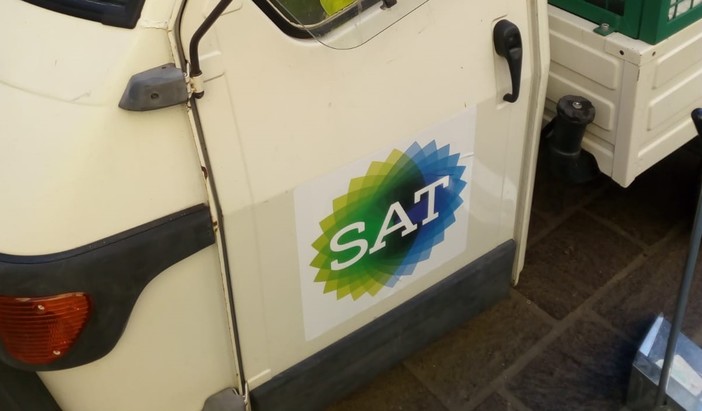 Operativi da stamani i mezzi di SAT per la raccolta dei rifiuti Operativi da stamani i mezzi di SAT per la raccolta dei rifiuti