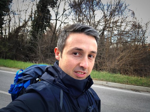 Il sogno di "Osky", ingegnere finalese che attraverserà l'Italia a piedi per dire no alla sclerosi multipla