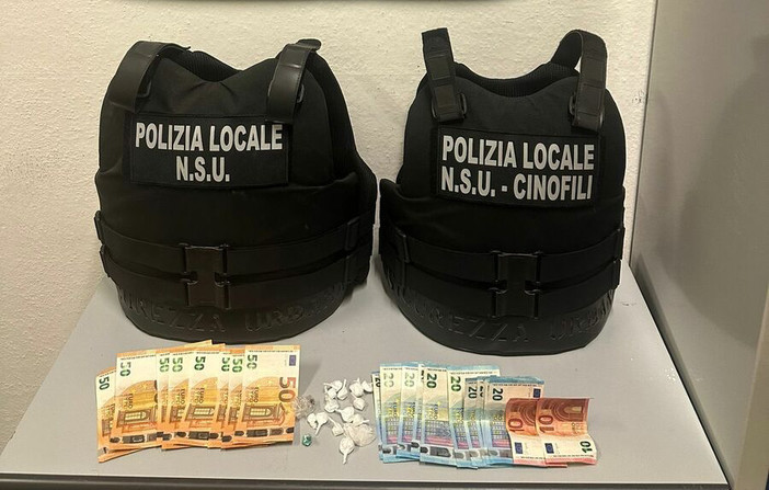 Loano, sorpreso con 16 dosi di cocaina in auto: la segnalazione dei cittadini porta a un arresto per spaccio