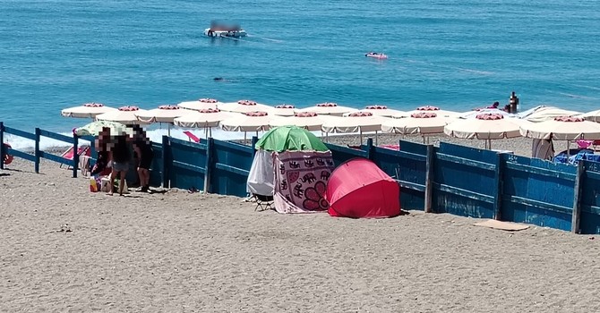 Omicidio sulla spiaggia del Prolungamento a Savona: una lite per lo spazio sull'arenile dietro la coltellata mortale Omicidio sulla spiaggia del Prolungamento a Savona: una lite per lo spazio sull'arenile dietro la coltellata mortale