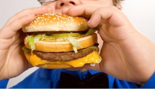 Bimbi obesi: più sport, ma anche meno zucchero Bimbi obesi: più sport, ma anche meno zucchero
