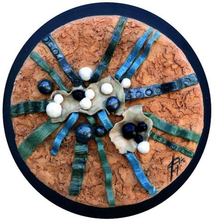 Nelle 'vetrine d'artista' espone Giovanna Oreglia sino a fine agosto