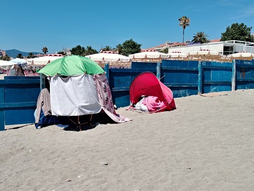 Accoltellamento sulla spiaggia, le ammissioni: la lite dopo aver toccato gli oggetti della vittima