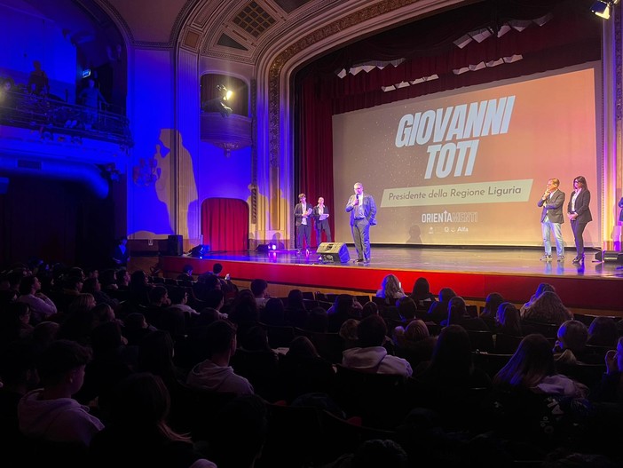 Oltre 400 studenti a confronto con i ‘Dreamers’ di Orientamenti in occasione del festival di Sanremo Oltre 400 studenti a confronto con i ‘Dreamers’ di Orientamenti in occasione del festival di Sanremo