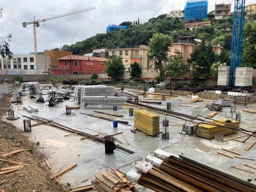 Alassio, proseguono i lavori per la realizzazione della nuova scuola "Ollandini" di via Gastaldi (FOTO)