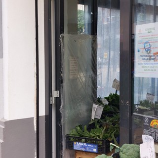 Savona, nuovo furto in un'attività commerciale: colpita l'Ortofrutta Santa Rita Savona, nuovo furto in un'attività commerciale: colpita l'Ortofrutta Santa Rita