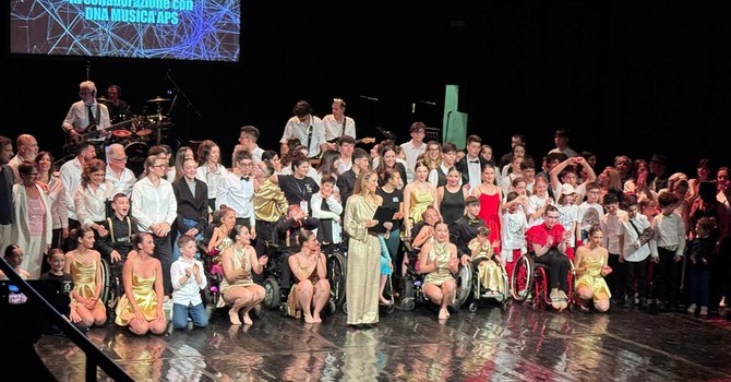 Savona, il successo di "Oltre il sipario il cuore", e arrivano i complimenti di Francesco Gabbani (VIDEO) Savona, il successo di "Oltre il sipario il cuore", e arrivano i complimenti di Francesco Gabbani (VIDEO)