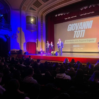 Oltre 400 studenti a confronto con i ‘Dreamers’ di Orientamenti in occasione del festival di Sanremo Oltre 400 studenti a confronto con i ‘Dreamers’ di Orientamenti in occasione del festival di Sanremo
